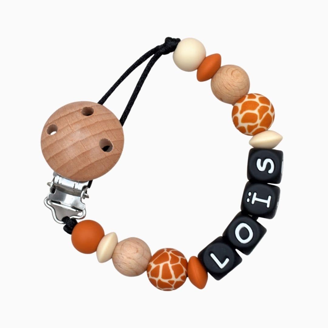 Speenkoord met naam van Studio Bambacht met giraf print beige en roest