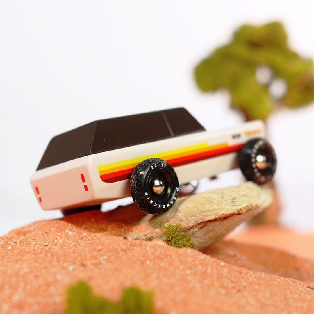 Candylab Toys houten speelgoed auto Americana Wanderer jeep massief beukenhout