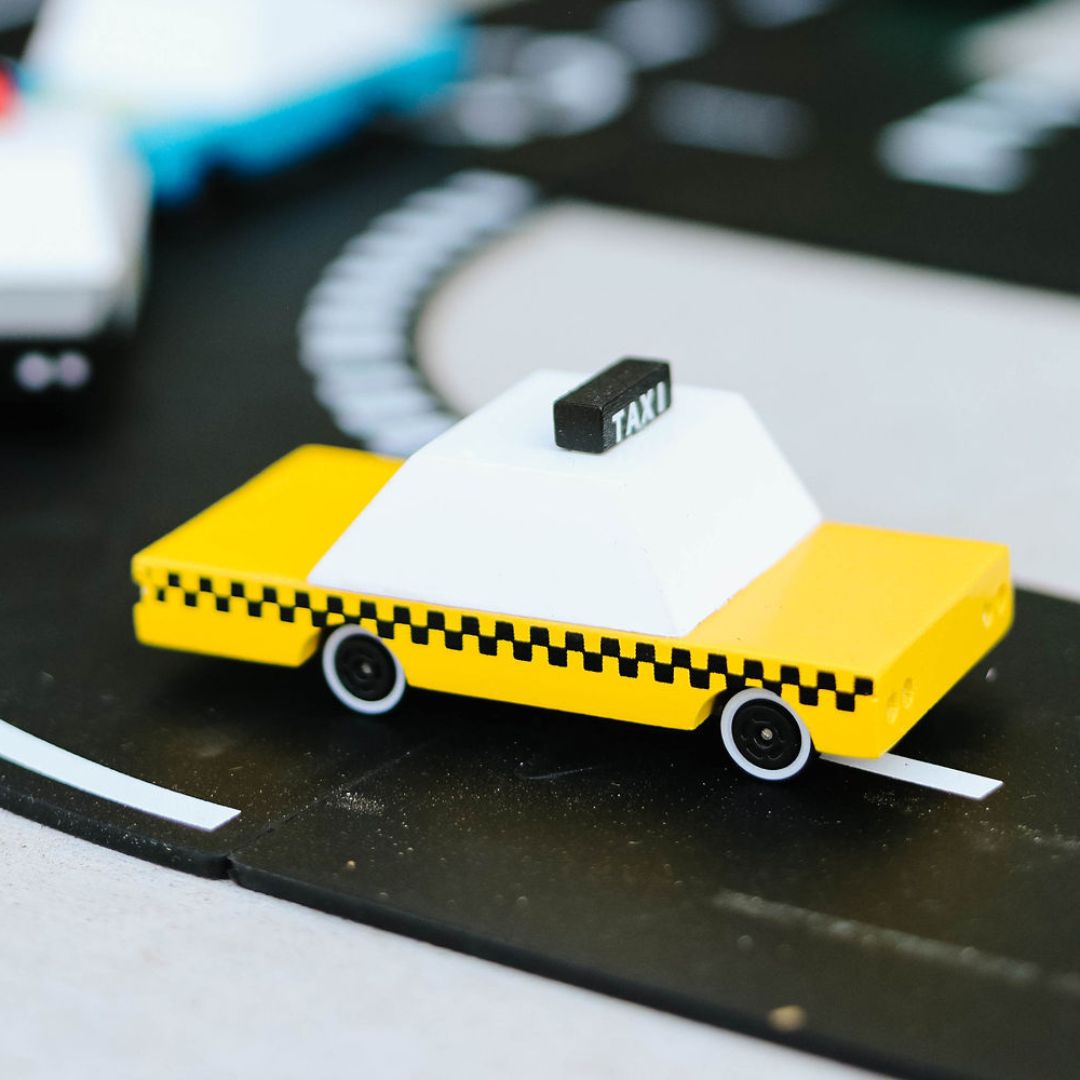 Candylab Toys houten speelgoed auto Candycar Yellow taxi van massief beukenhout