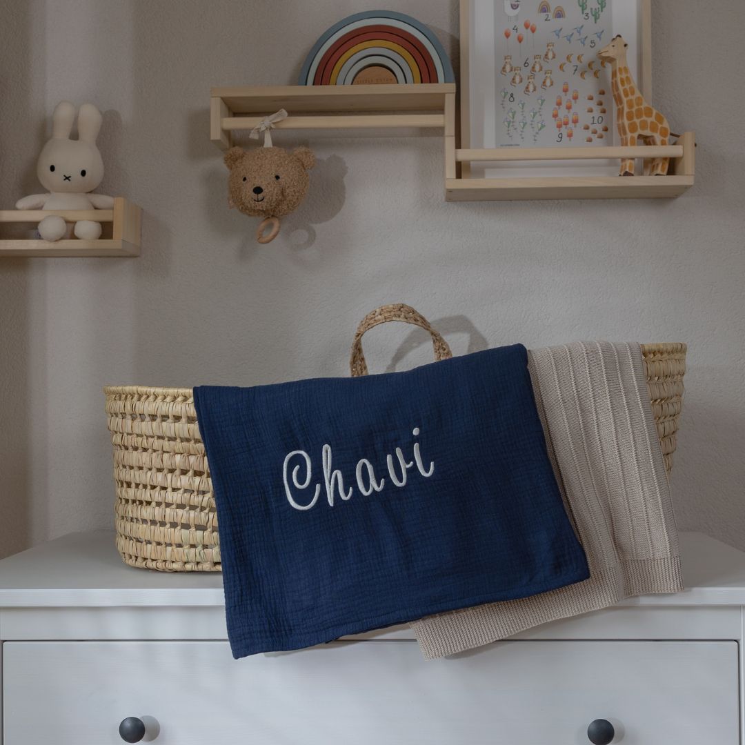 Studio Bambacht hydrofiele doek XL met naam in de kleur Navy donker blauw