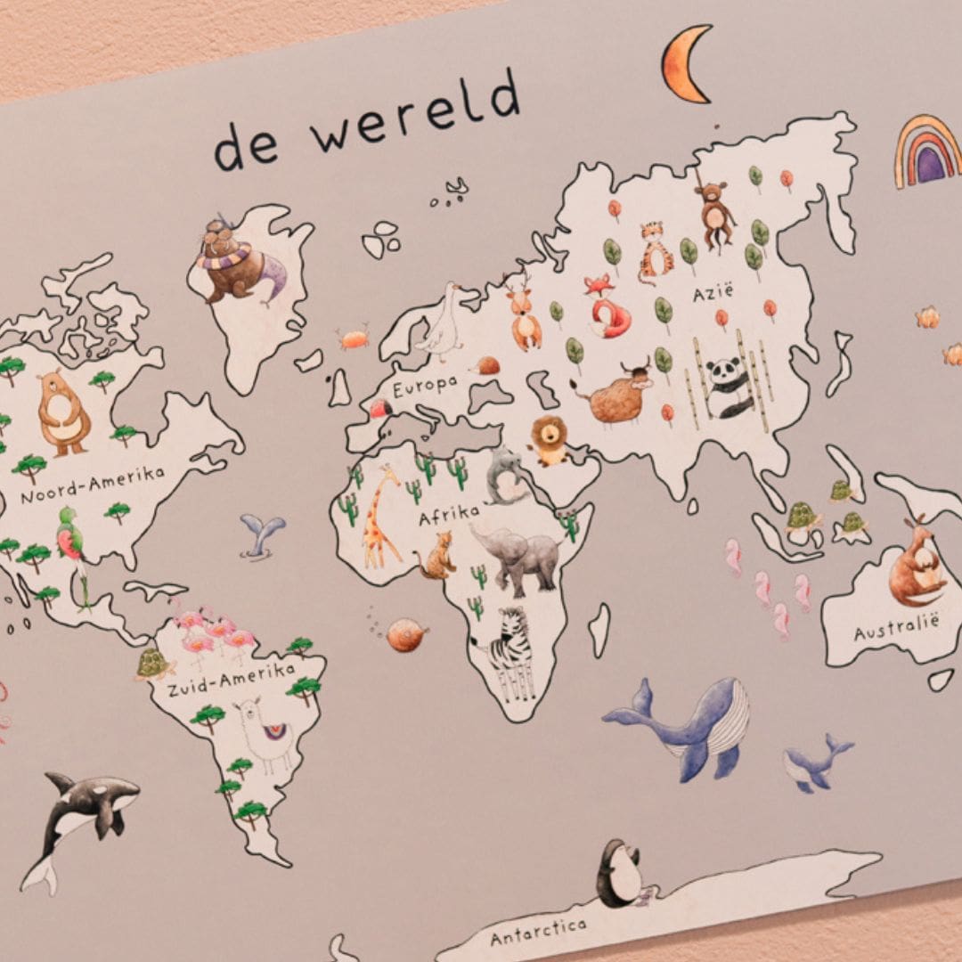 Poster wereldkaart van Juulz Illustrations & Design voor op de kinderkamer