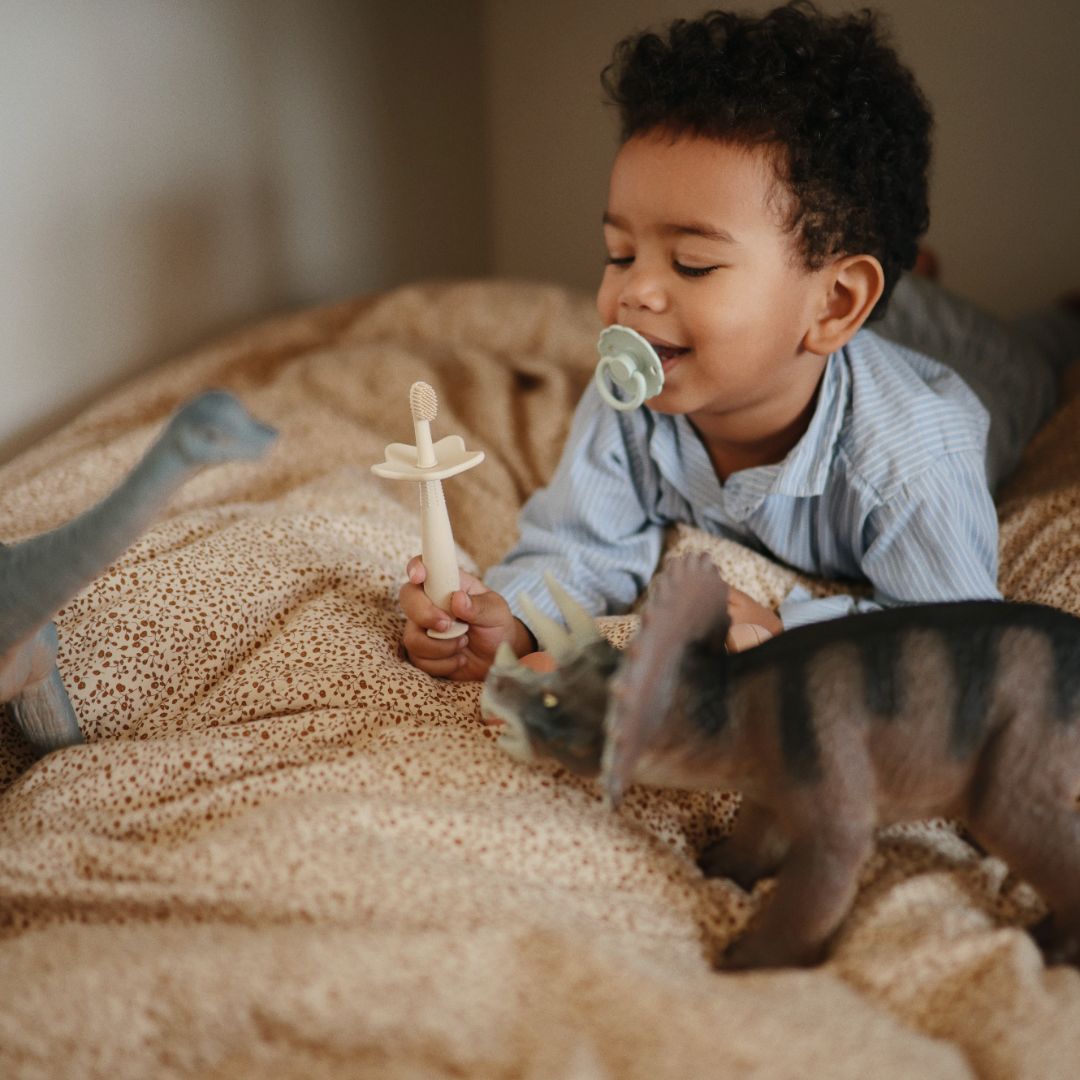 Mushie eerste tandenborstel voor kinderen om te oefenen shifting sand
