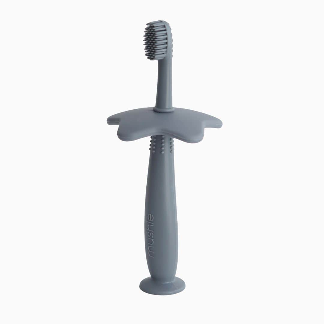 Mushie eerste tandenborstel van siliconen voor kinderen om te oefenen in grijs