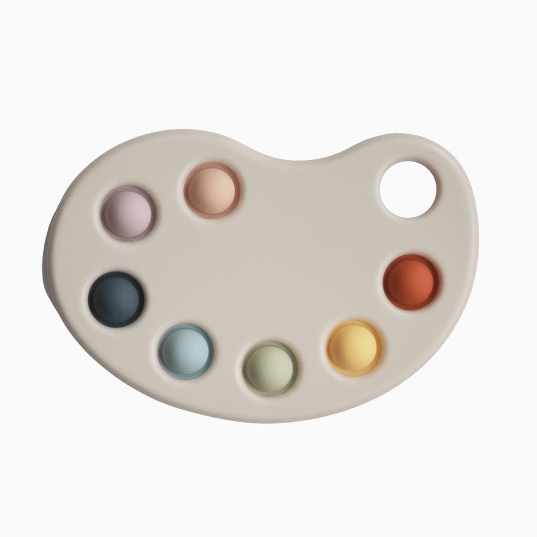 sensorisch babyspeelgoed van mushie in de vorm van een verfpalet