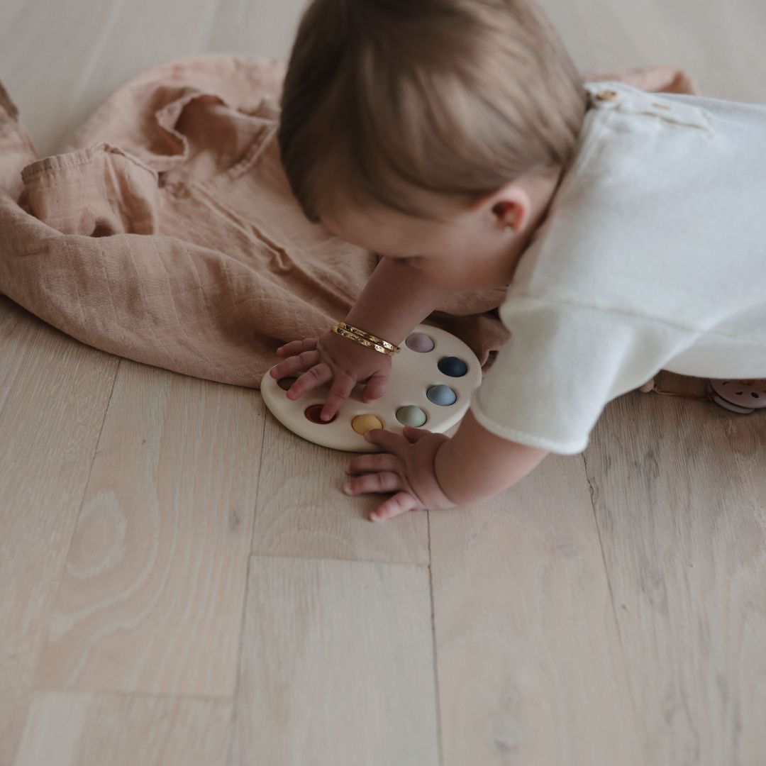 fidget toy om te poppen van mushie in de vorm van een verfpalet