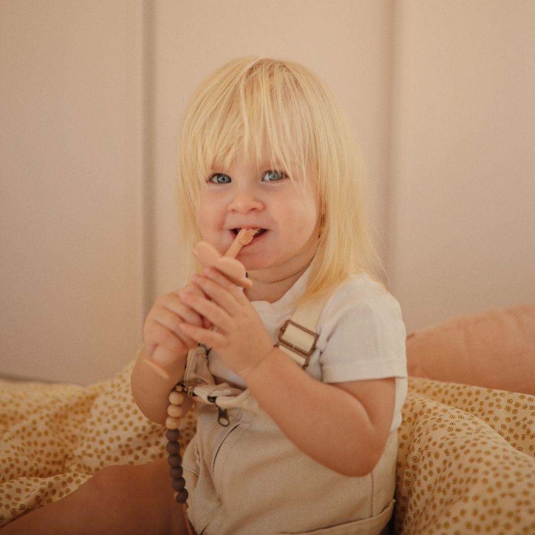 Mushie eerste tandenborstel van siliconen voor kinderen om te oefenen blush