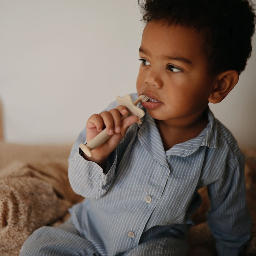 Mushie eerste tandenborstel voor kinderen om te oefenen shifting sand