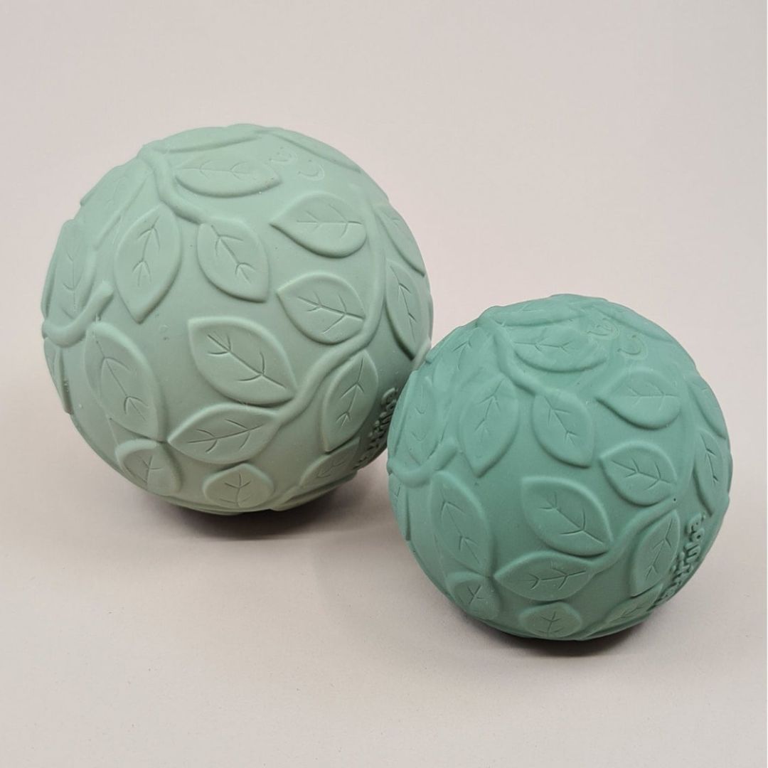 Natruba sensorisch speelgoedballen van natuurrubber in de kleur groen