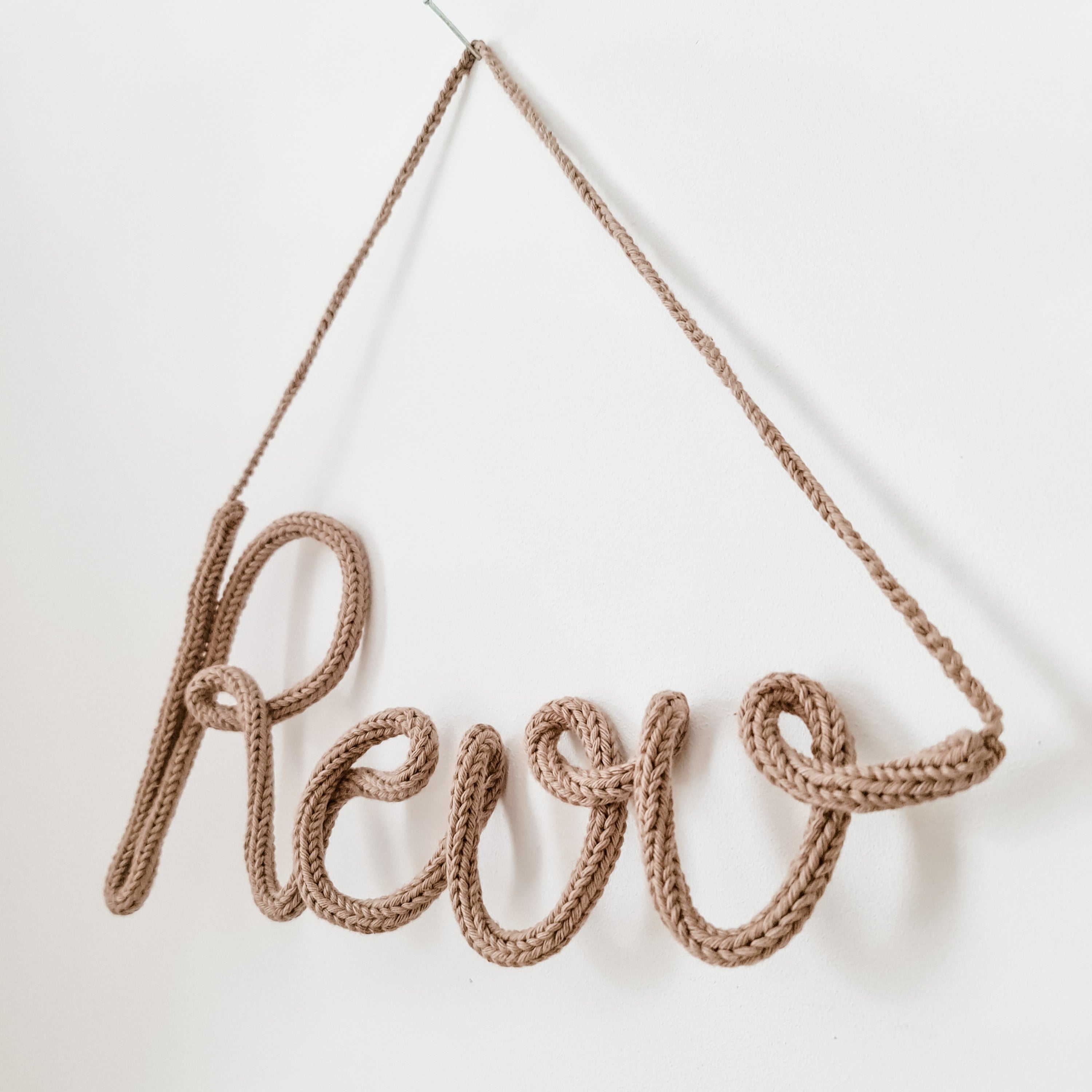 Punniknaam is een naamhanger voor op de kinderkamer handgemaakt door Iris van Studio Bambacht