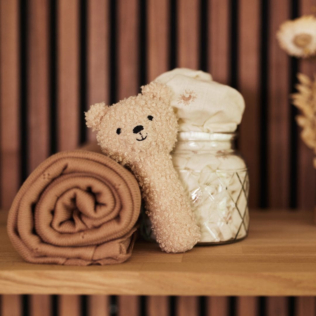 Jollein rammelaar met teddy beer in de kleur naturel off white