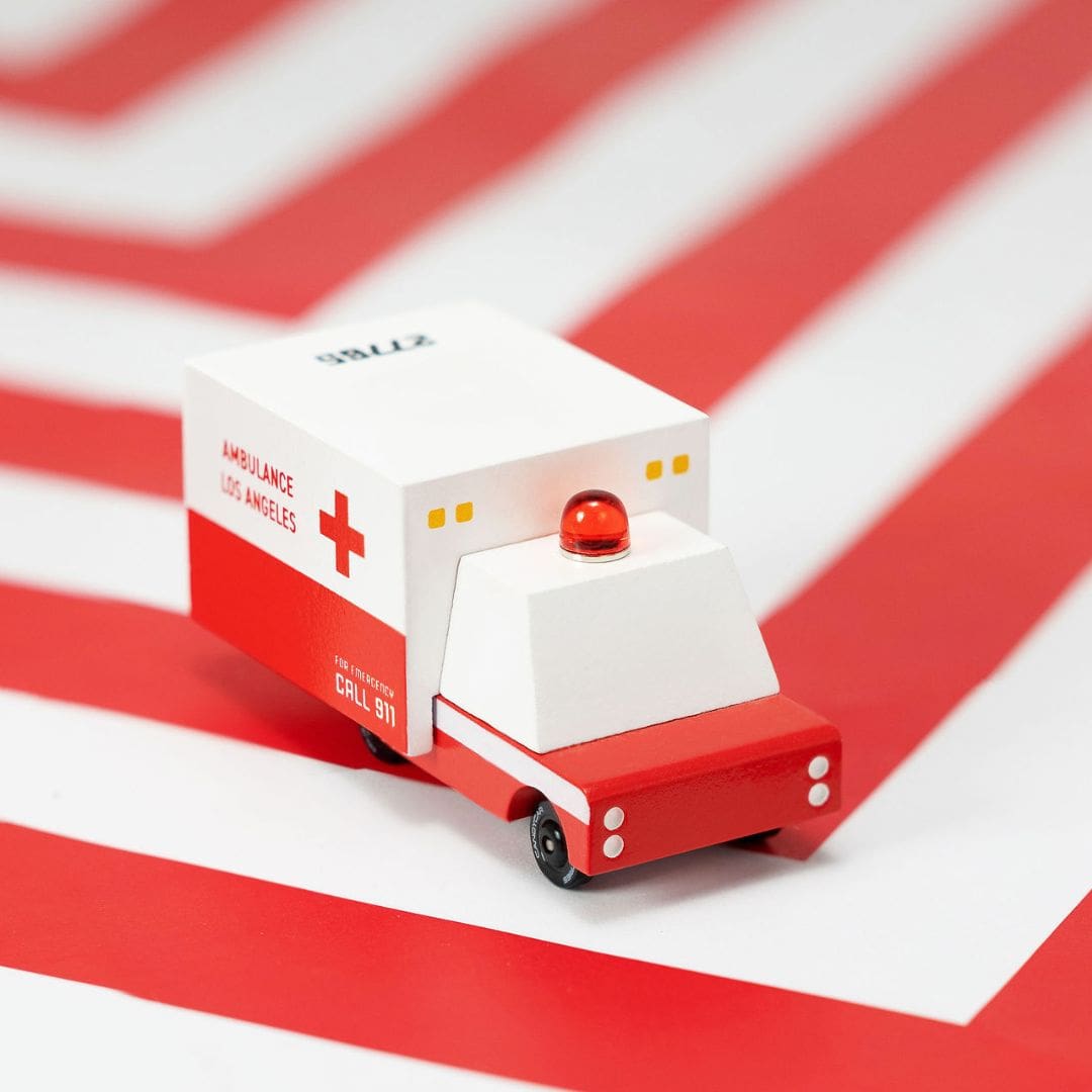 Candylab houten speelgoed auto ambulance