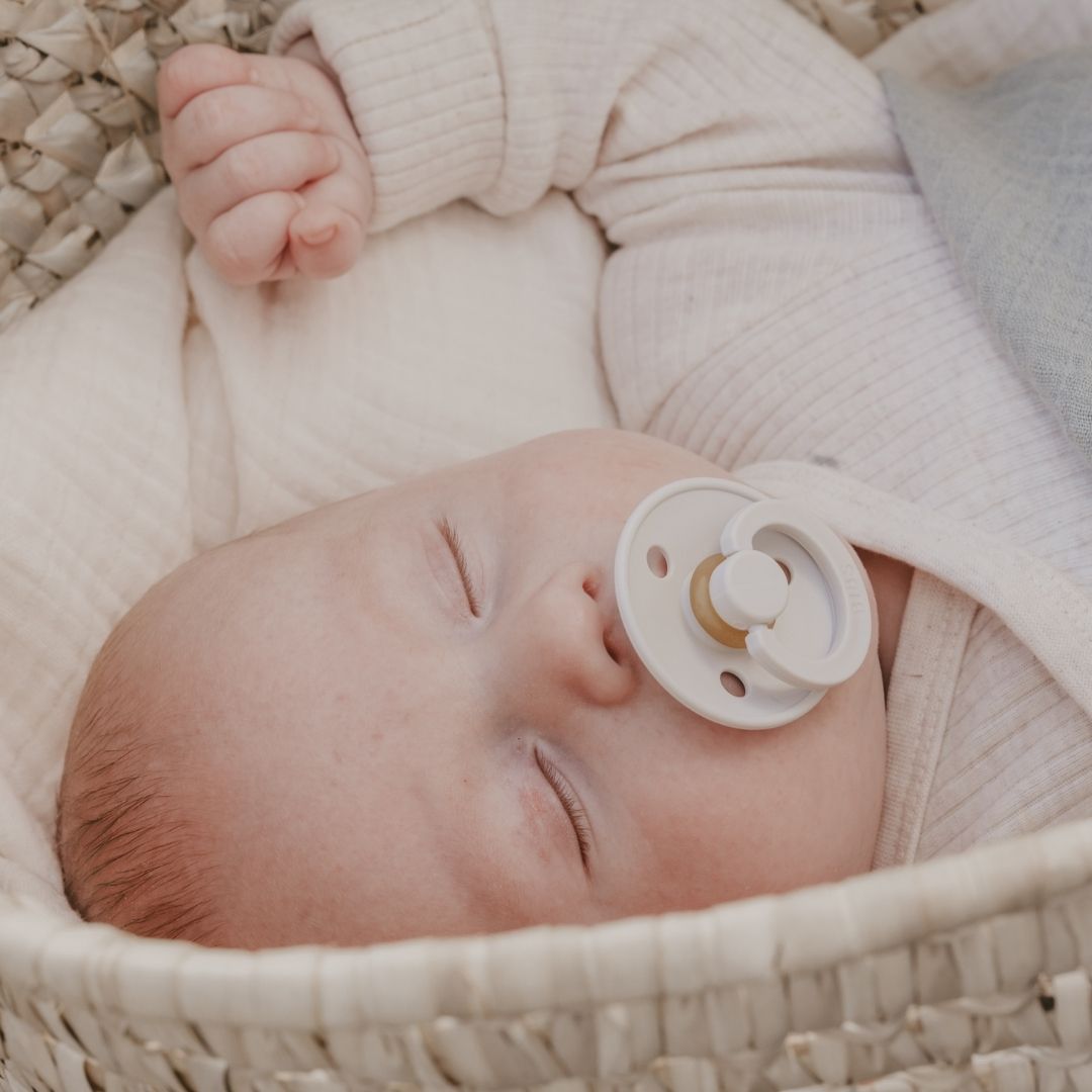 BIBS colour fopspeen met natuurrubber speen in de kleur ivory