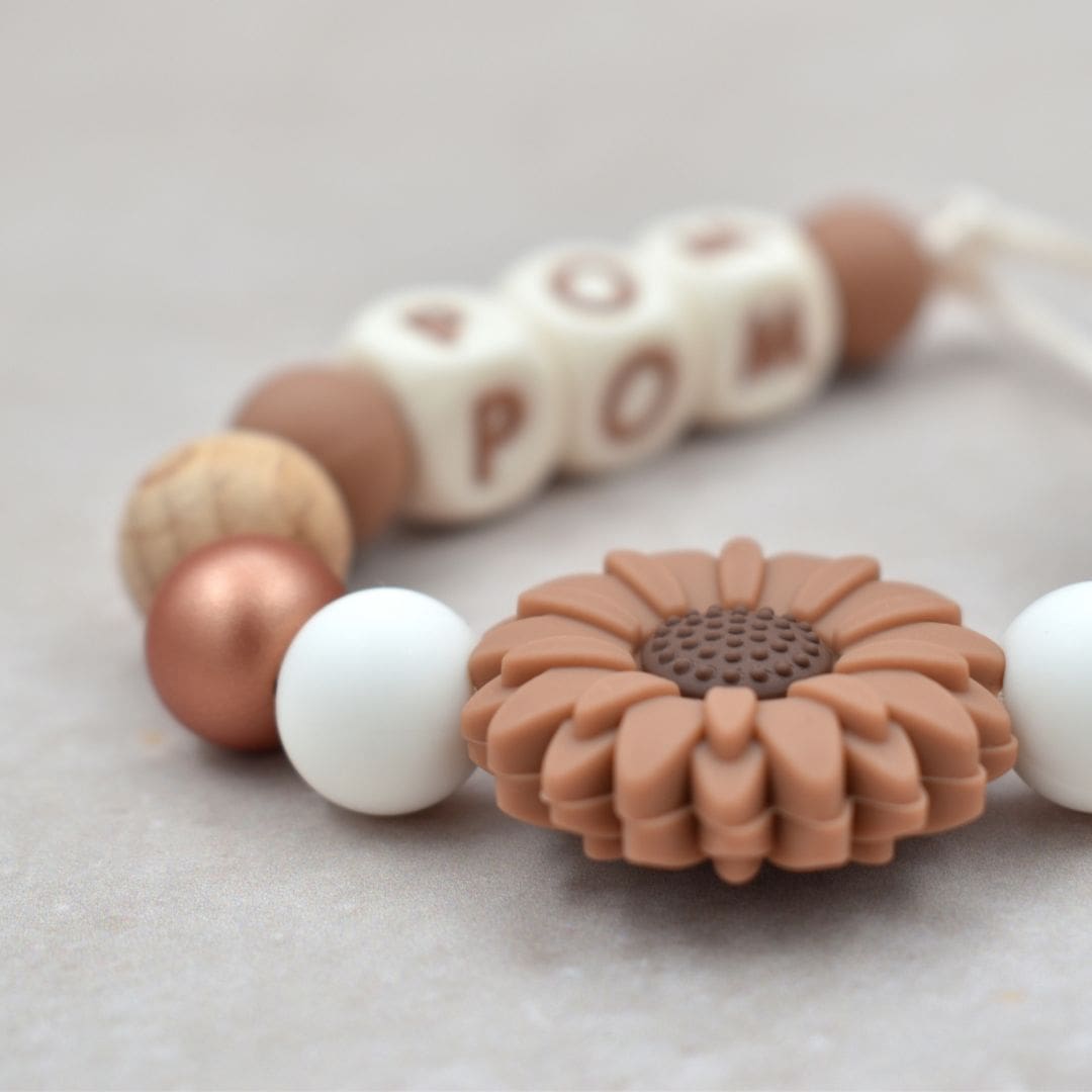 Speenkoord met naam madelief daisy brons Studio Bambacht