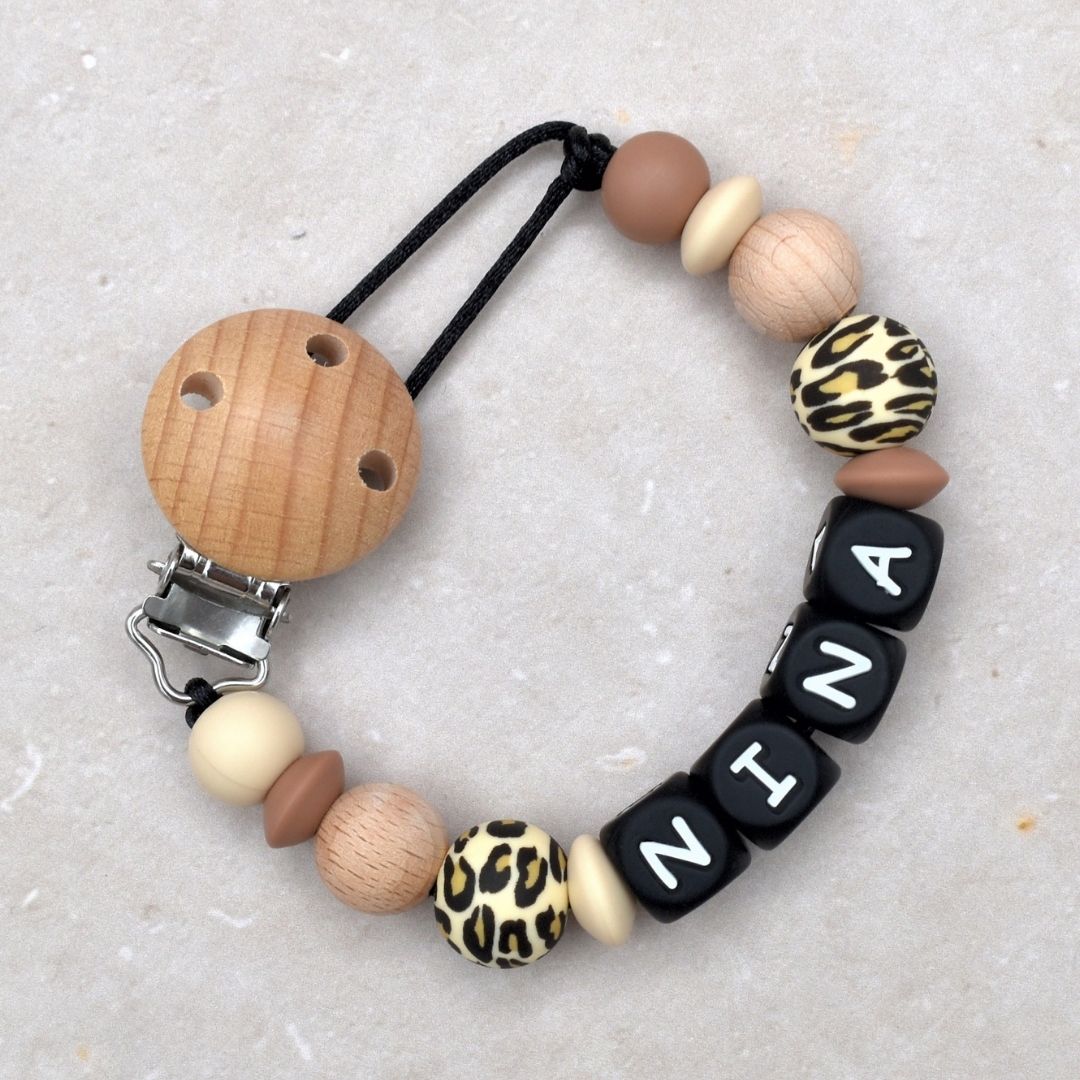 Fopspeenkoord met naam van Studio Bambacht in de kleuren luipaard, beige en hazelnoot