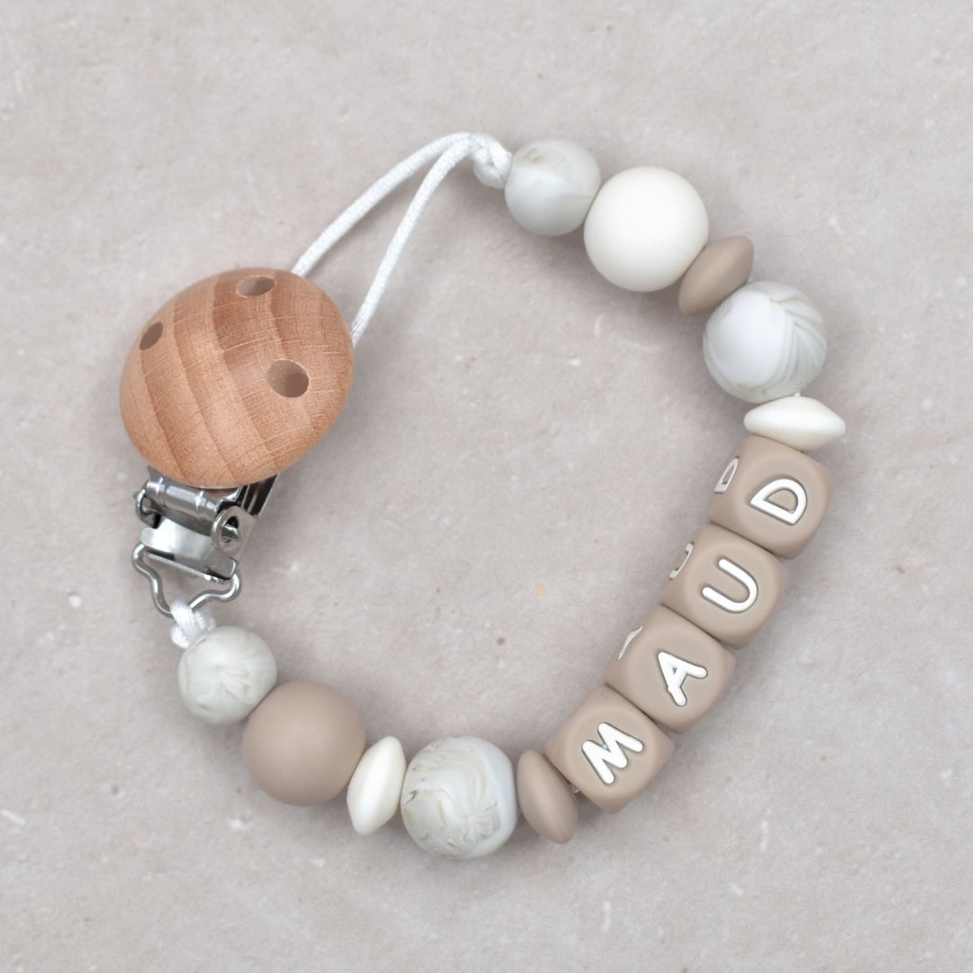 Luxe speenkoord met naam marmer taupe van Studio Bambacht