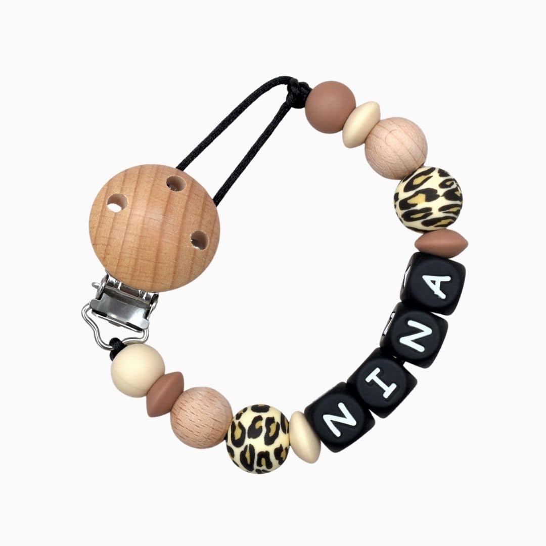 Speenketting met naam van Studio Bambacht in de kleuren luipaard, beige en hazelnoot