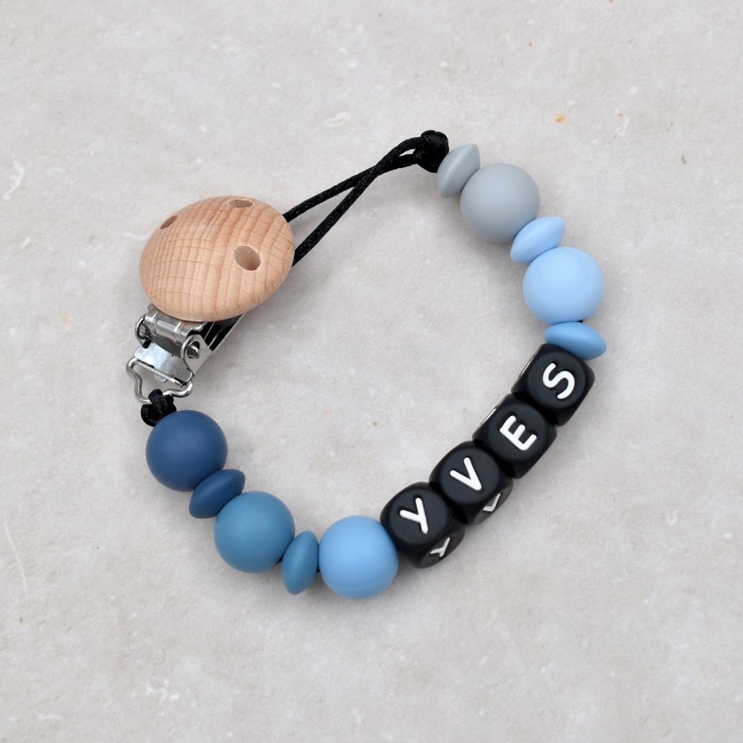 Speenketting met naam van Studio Bambacht in verschillende kleuren blauw