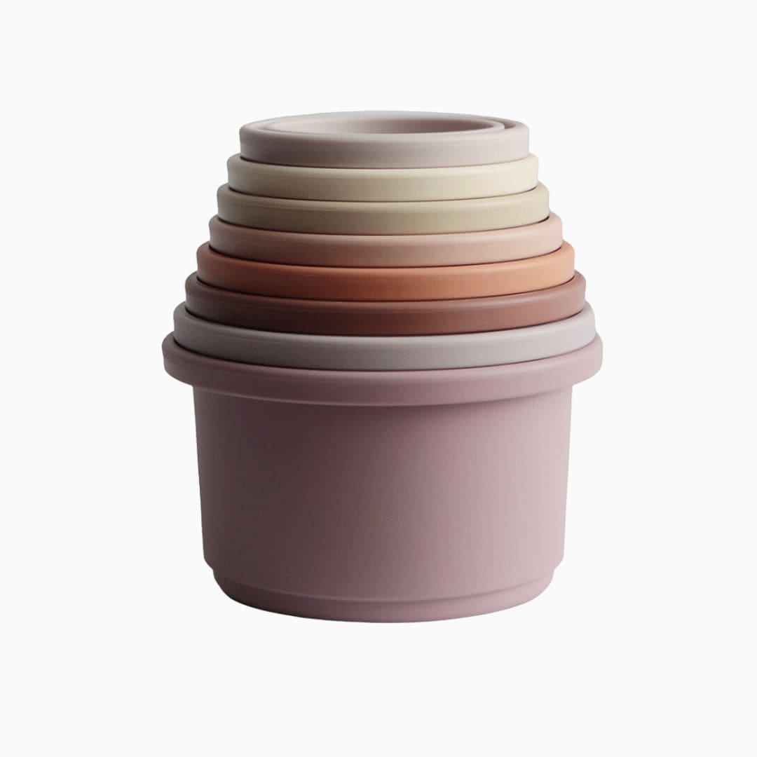 Mushie stapeltoren met bekers in de kleur pastel Studio Bambacht