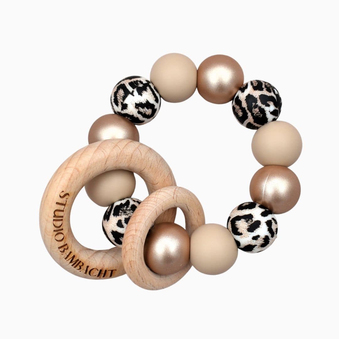 Studio Bambacht Bijtring met luipaard print in de kleuren beige en champagne glitter met twee houten ringen