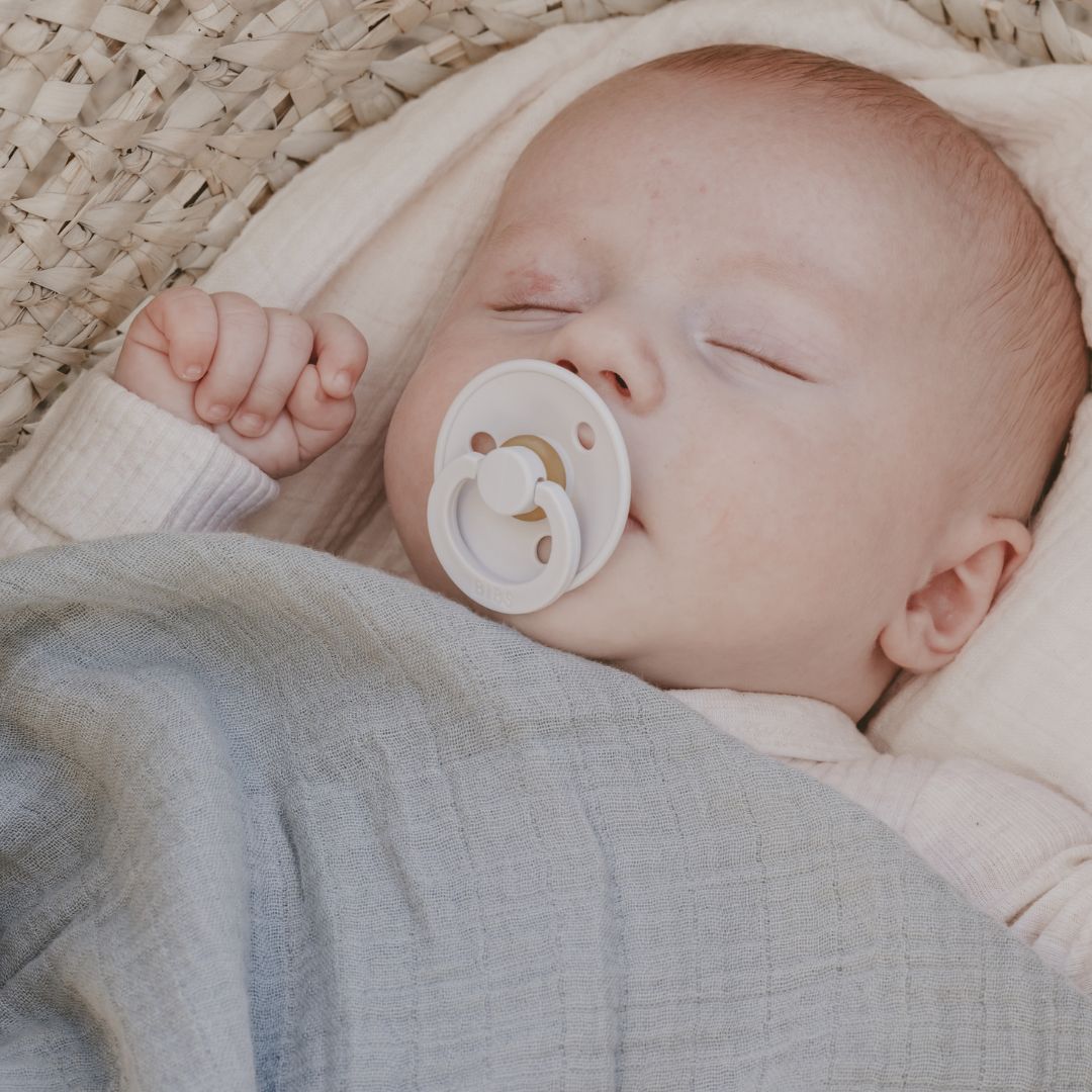 BIBS colour fopspeen met symmetrische speen van natuurrubber in de kleur ivory wit