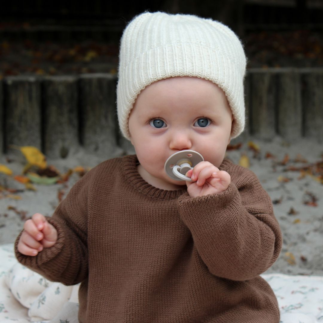 BIBS colour fopspeen met symmetrische speen van natuurrubber in de kleur sand beige