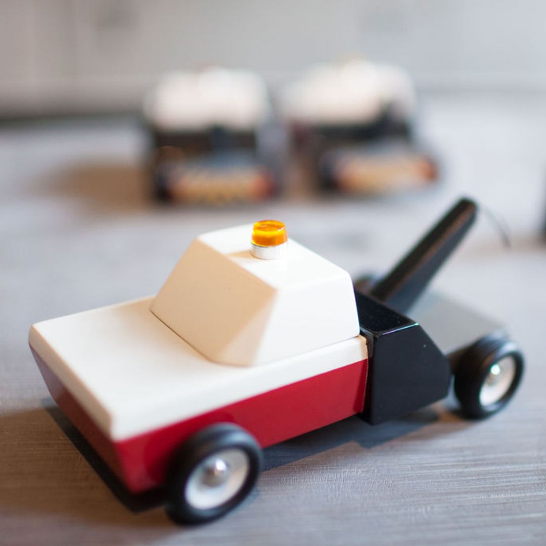 Candylab Toys houten speelgoed auto Americana towie sleepwagen van massief beukenhout