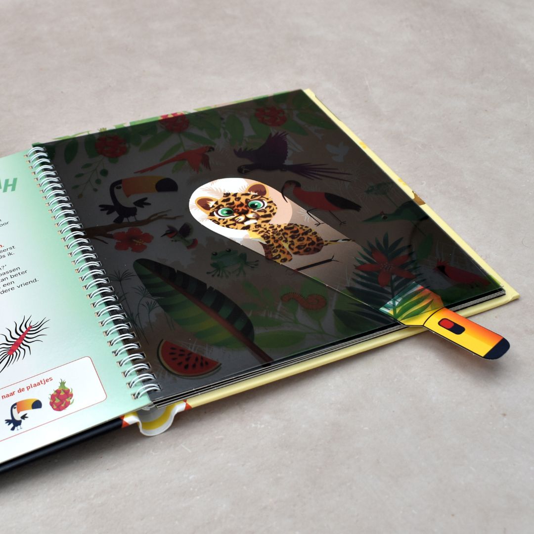 Zaklampboek speuren in de jungle van Lantaarn Publishers