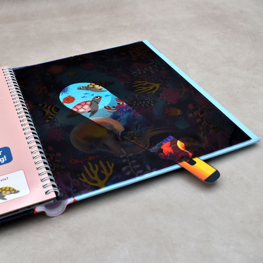 zoekboek met zaklamp speuren in het water naar dieren van uitgeverij lantaarn publishers