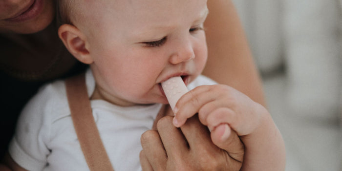 Een goede tandverzorging begint op het moment zodra het eerste tandje van je baby verschijnt. Met een goede tandenborstel maak je het verschil.