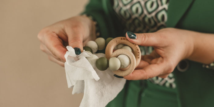 Tips om je bijtring van hout schoon en fris te houden
