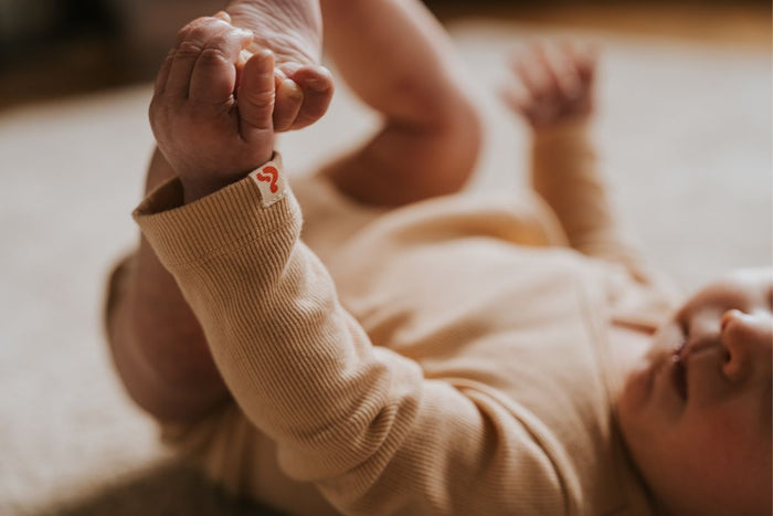 Baby rompers: wanneer kies je voor lange of voor korte mouwen?