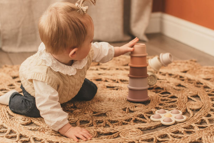 Speelgoed gooien: waarom gooit mijn kind met alles?