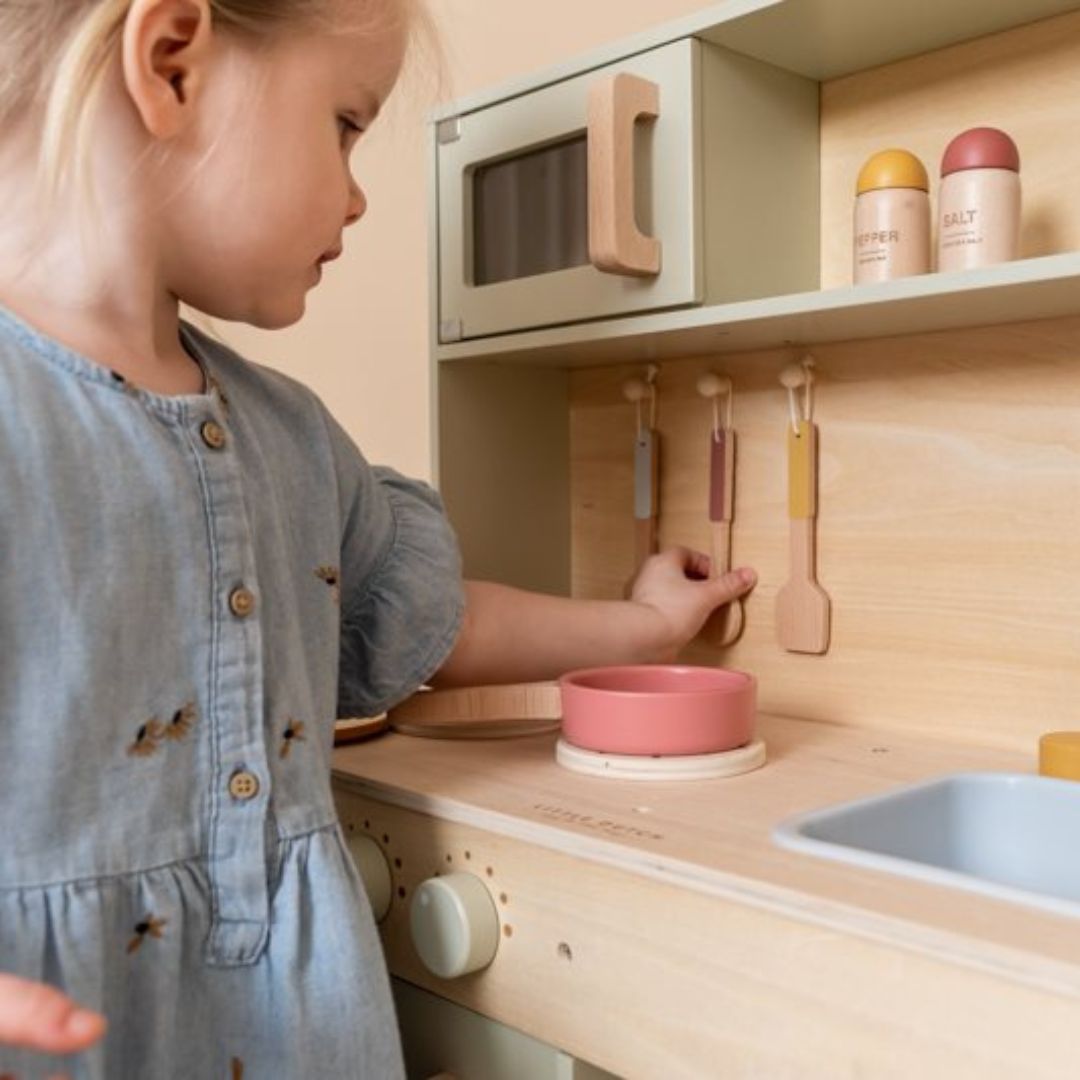 Houten speelgoed keukentjes en accessoires bij Studio Bambacht