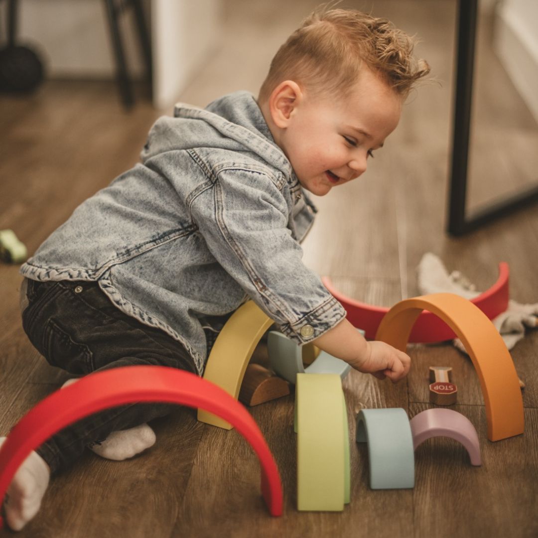 Houten regenbogen van Grimm's, Bauspiel en Little Dutch bij Studio Bambacht