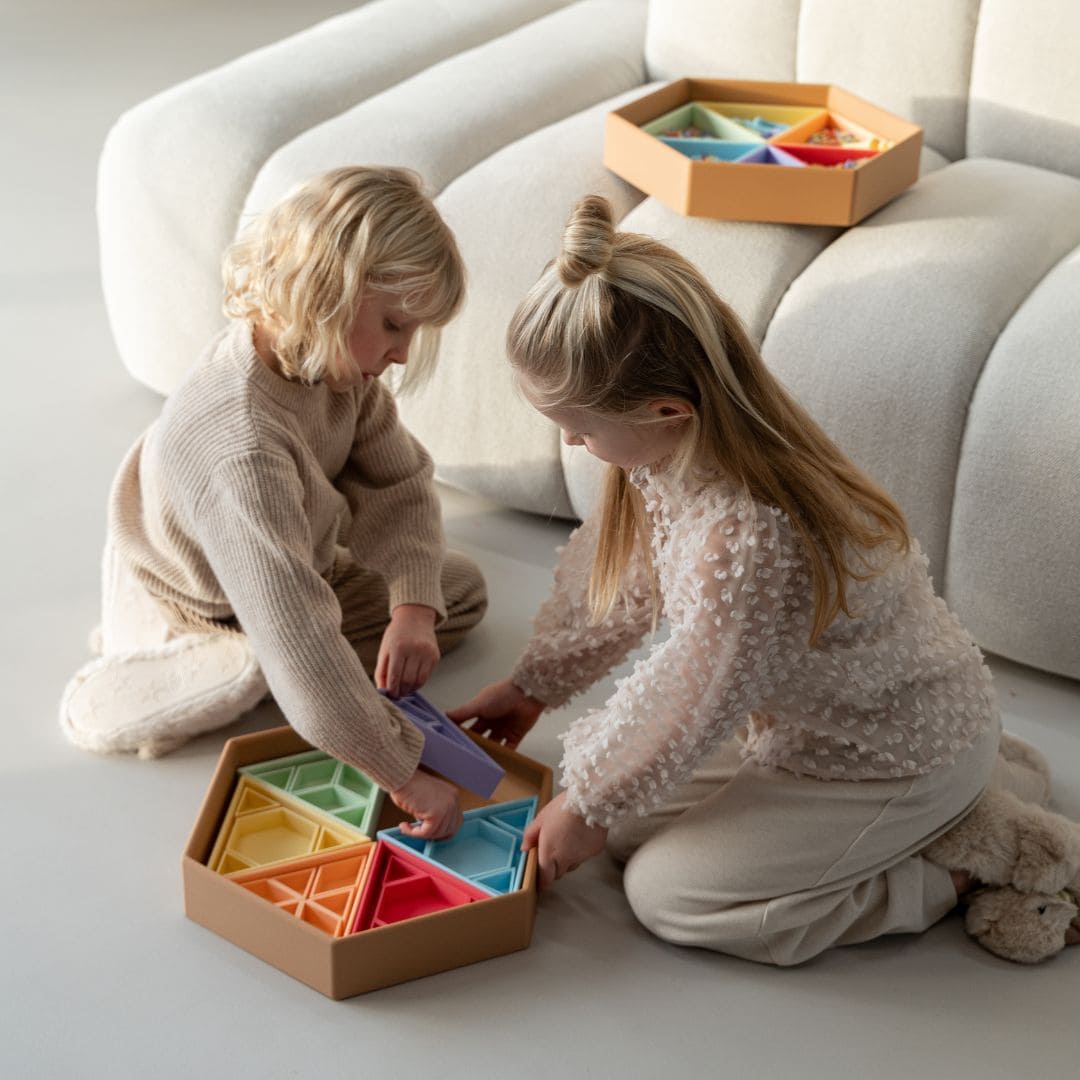 Grennn mandigo inlegdriehoek speelbak in de pastelkleur lichtgeel