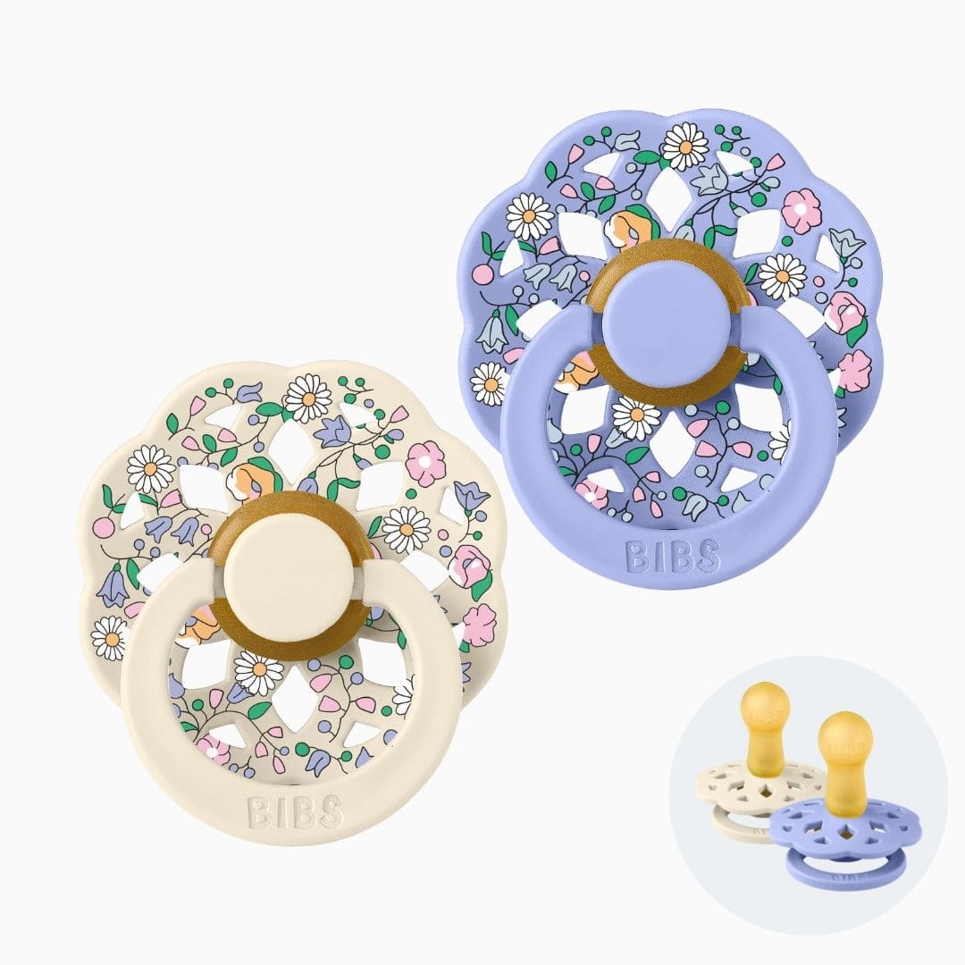 BIBS Boheme fopspeen met ronde speen van latex in de kleur ivory en peri met Liberty bloemenprint chloe meadow