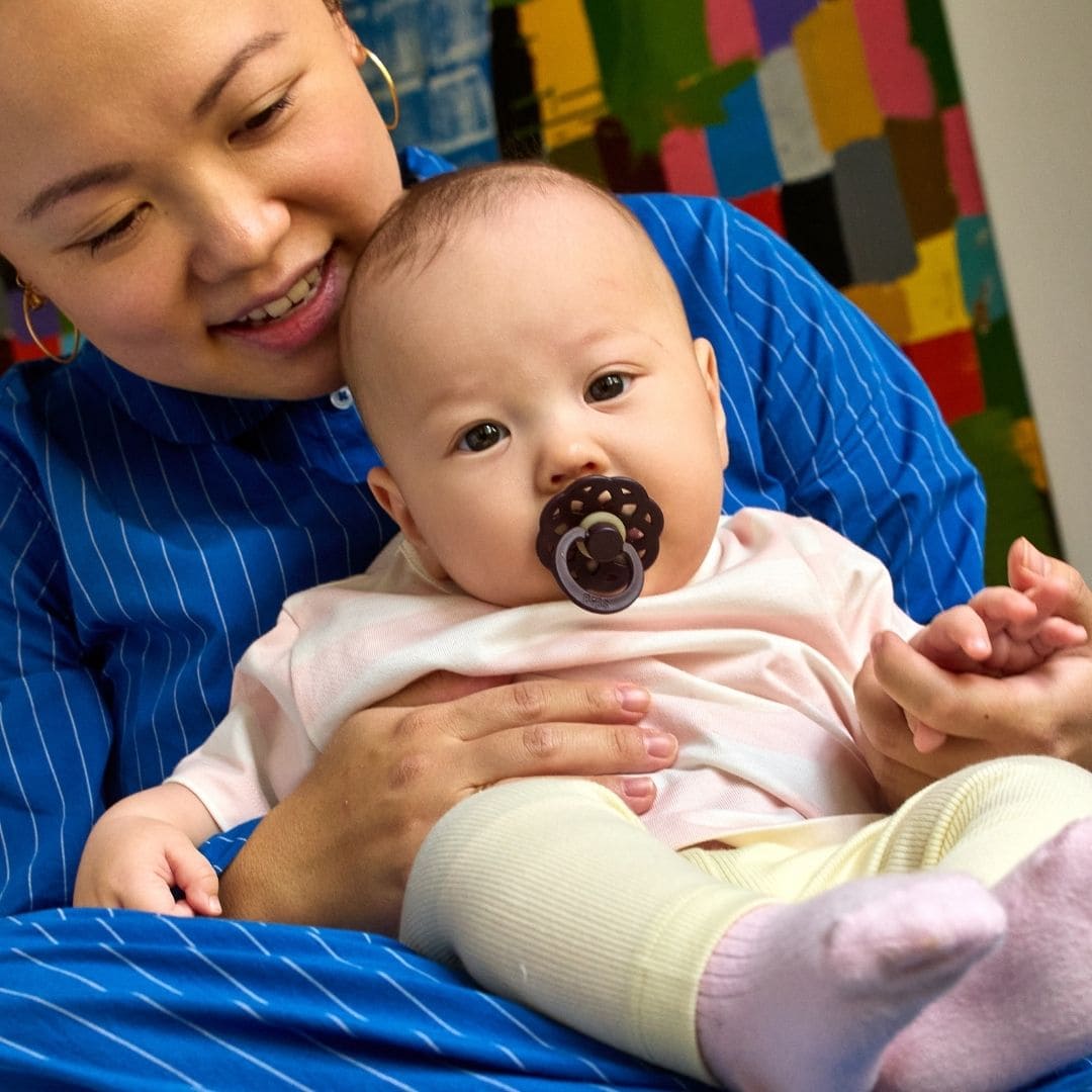 BIBS Boheme fopspeen met ronde speen van latex in de kleuren plum paars en baby pink roze