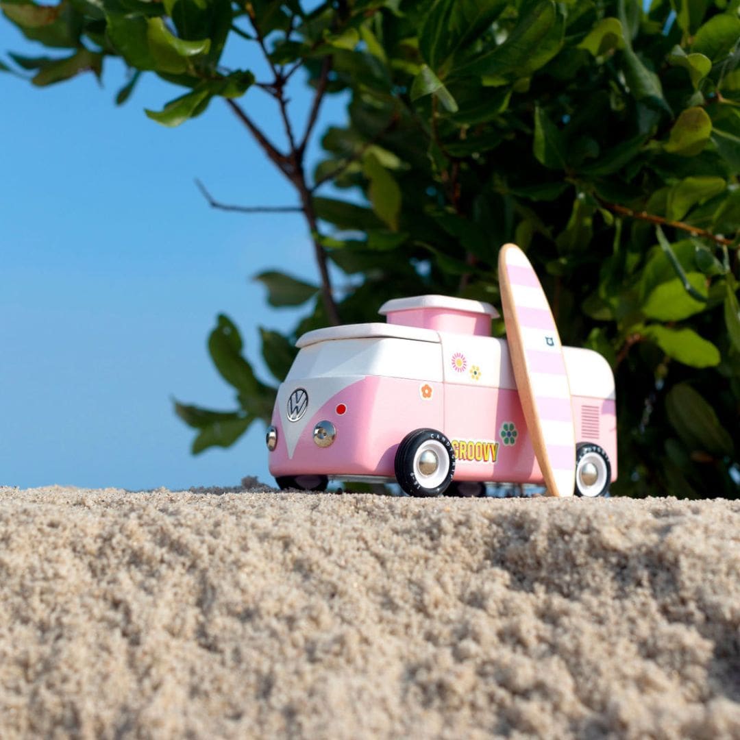 Houten speelgoed volkswagen T1 bus pink