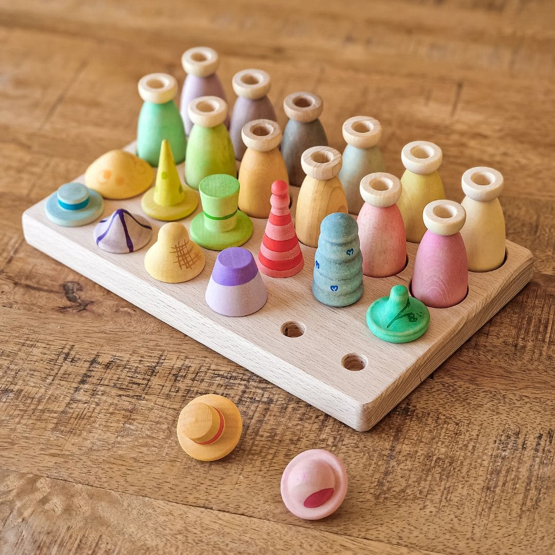 Circle of wood houten houder voor de Fancy Nins poppetjes van Grapat