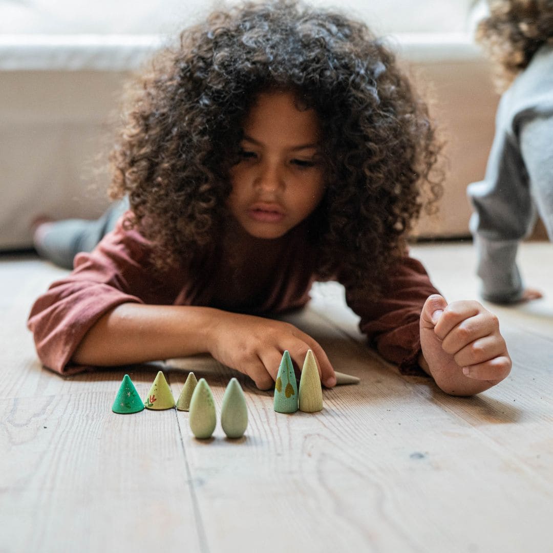 Grapat mandala loose parts houten bomen