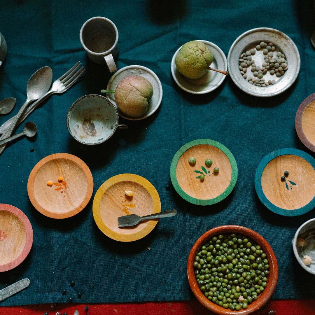 Grapat houten bordjes n regenboogkleuren