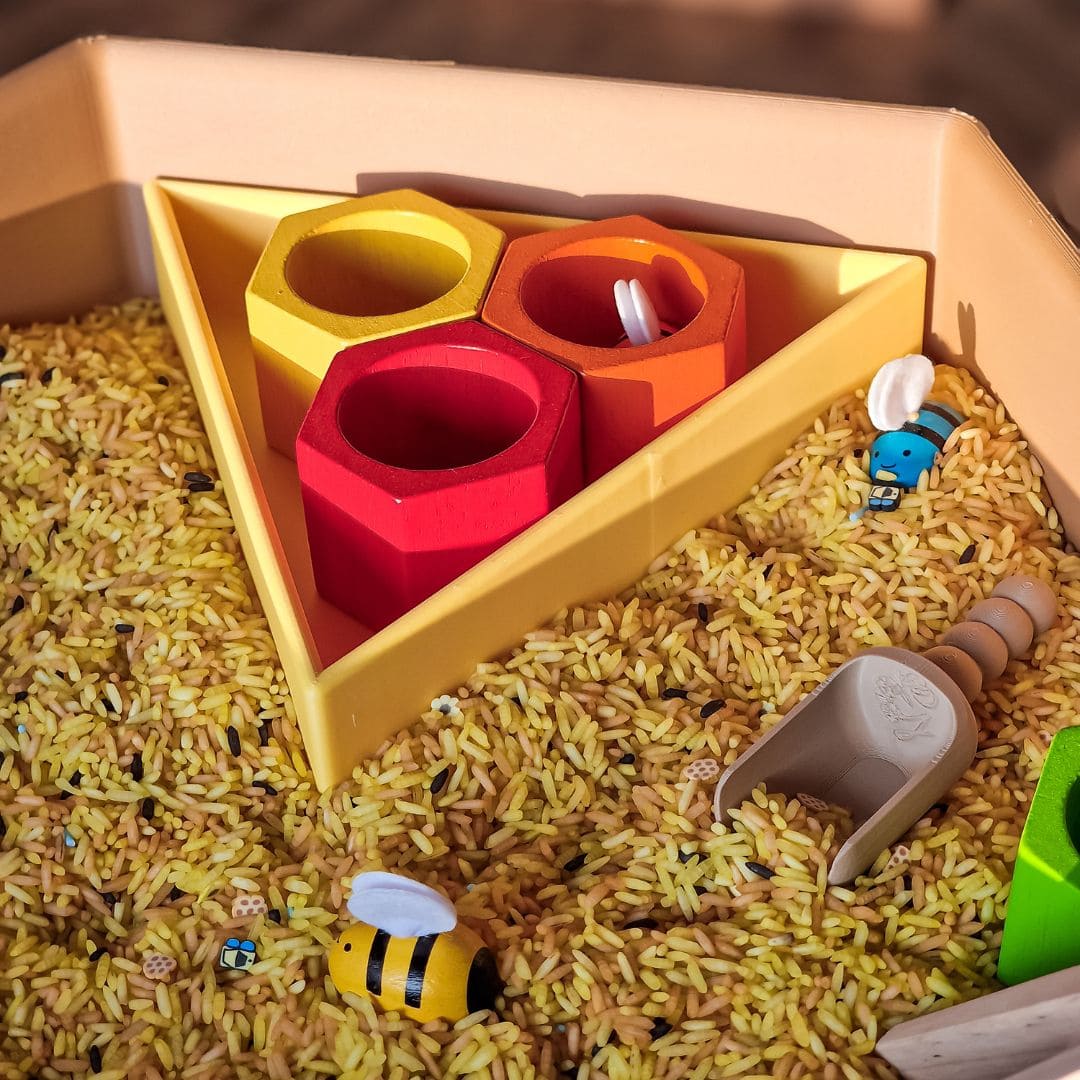 Grennn mandigo inlegdriehoek speelbak in de kleur geel