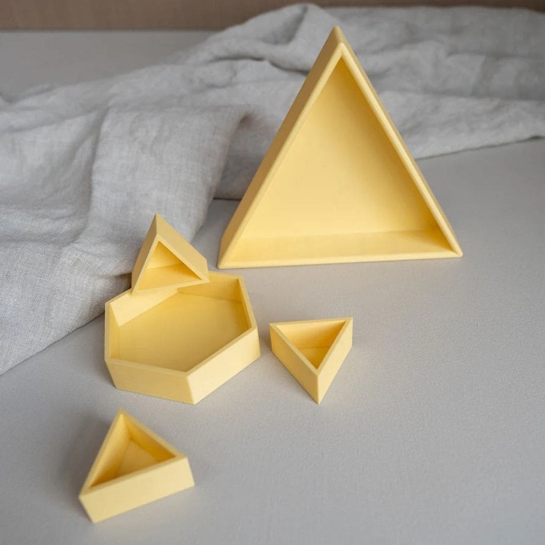 Grennn mandigo inlegdriehoek speelbak in de pastelkleur lichtgeel