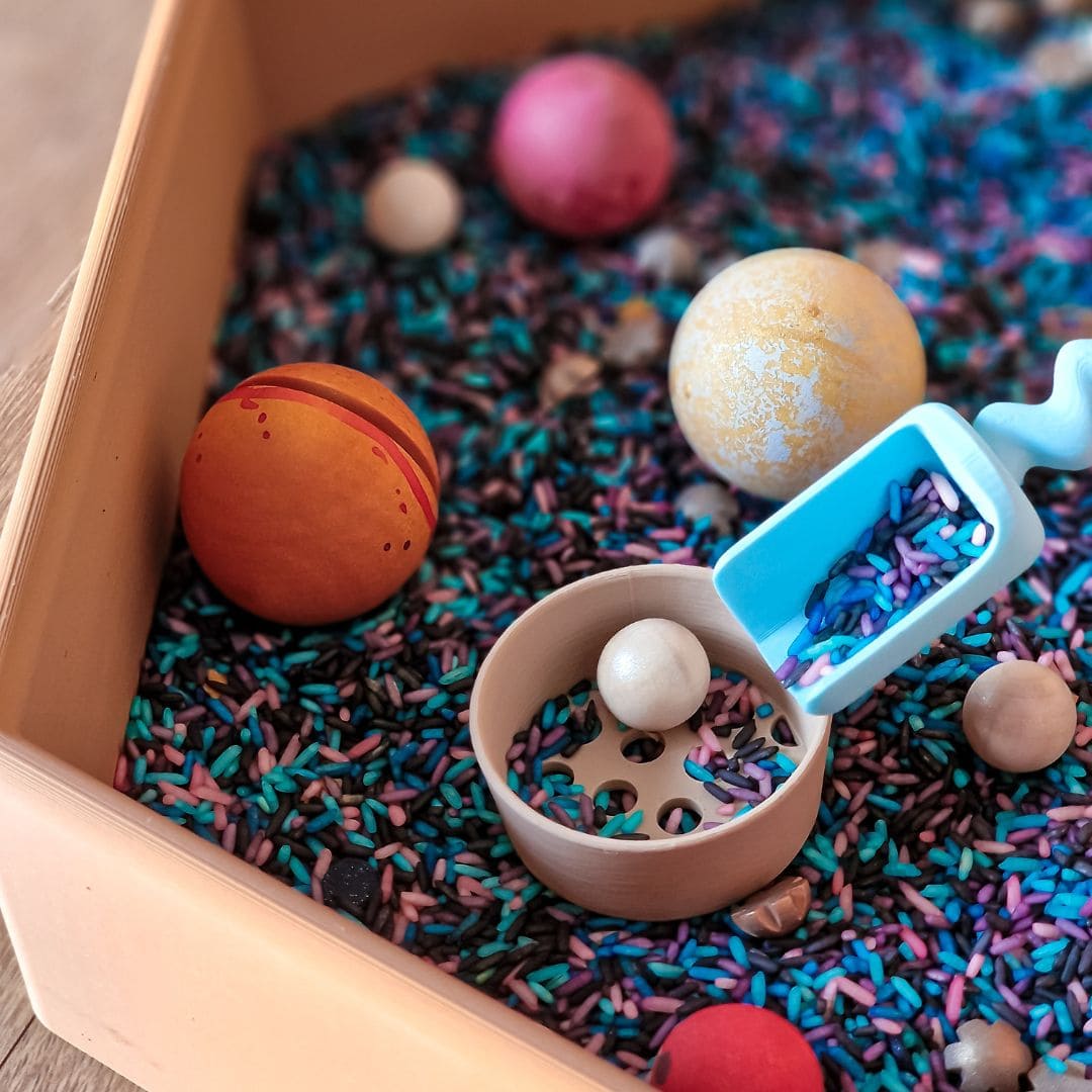 Grenn mini zeef voor speelrijst en kinetisch zand