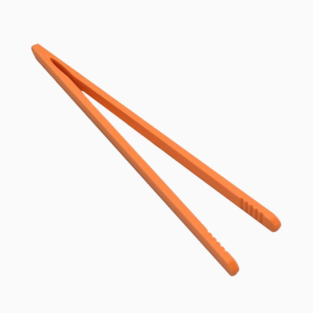 Grennn pincet voor kinetisch zand en speelrijst in de kleur regenboog oranje