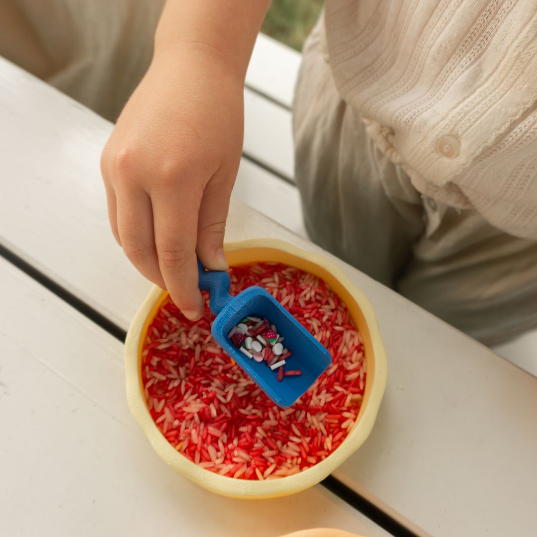 Grennn speelschep klein waves in de kleur regenboog blauw