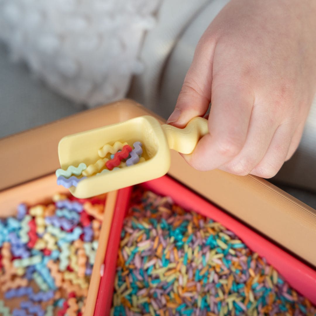 Grennn speelschep klein waves in de pastel kleur licht geel