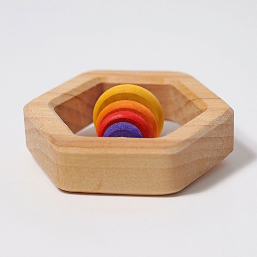 Grimms baby speelgoed houten rammelaar hexagon