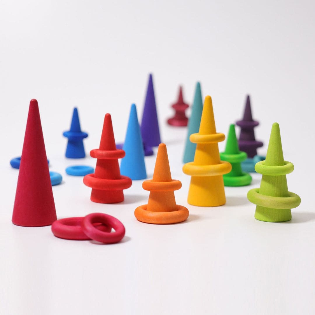 grimms houten kegels in regenboog kleuren