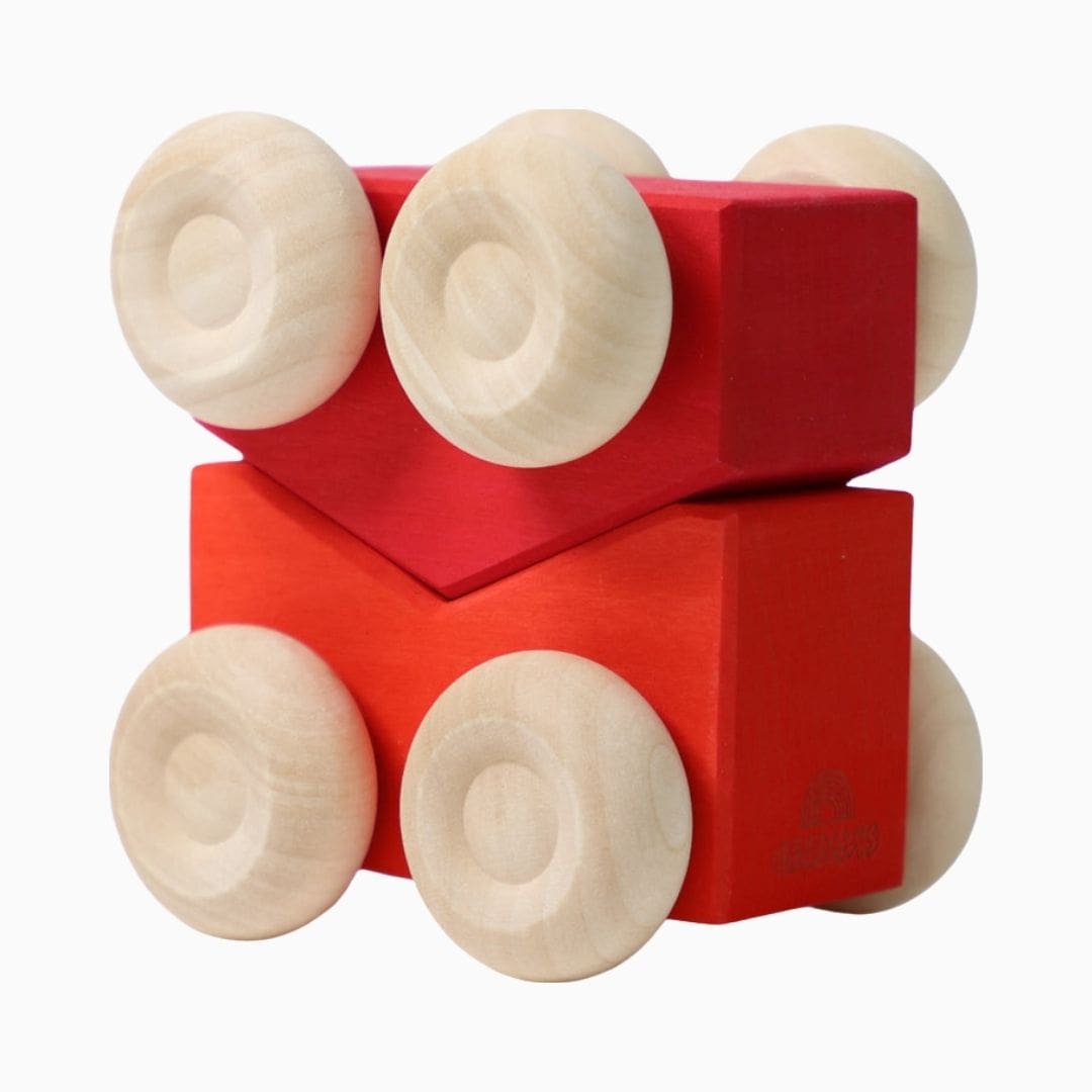 grimms set van twee houten, stapelbare auto's in roodtinten